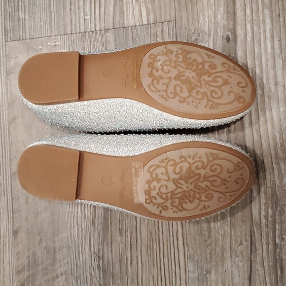 Dream Pairs Silver Rhinestone Ballet Flats Size 1 - Picture 4 of 4